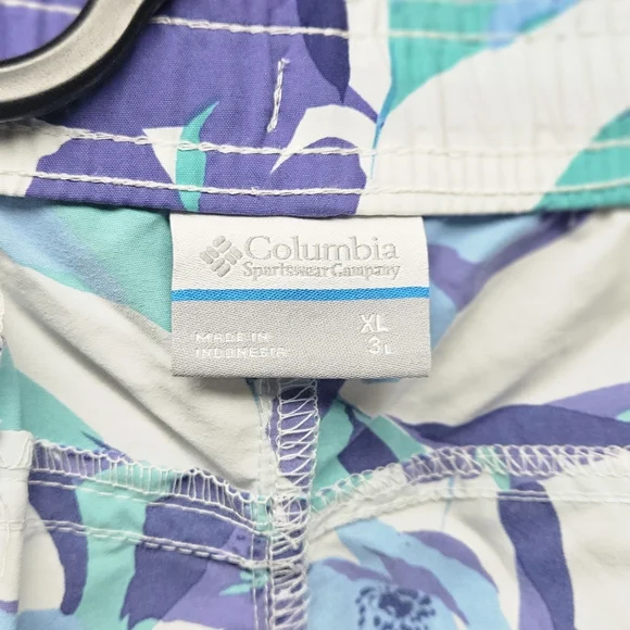 Women's Columbia Shorts - Picture 7 of 8